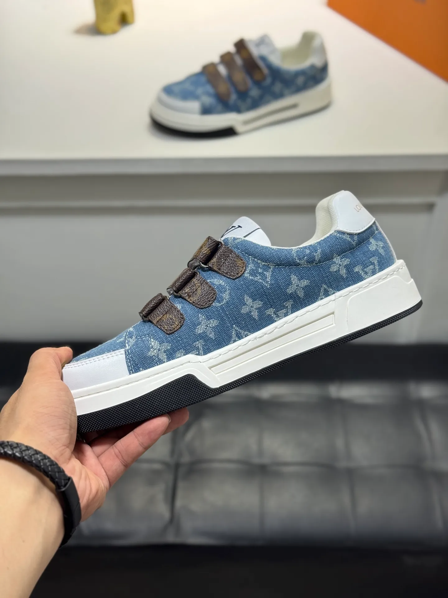Men's shoes 💰400 [New style] 🌂🌂Top original order - Louis Vuitton®️ Trendy and fashionable yet low-key men's casual shoes, LV special fabric pattern on the upper, comfortable and breathable, sheepskin lining, original rubber outsole, 3 colors available ~ a must-have for sportsmen. Size: 38-44 (45 customized